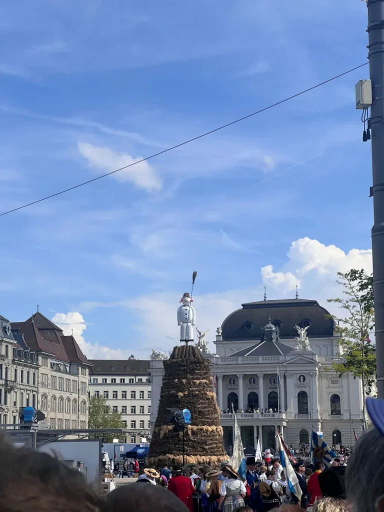 蘇黎世年度「火燒雪人」祭典——Sechseläuten 