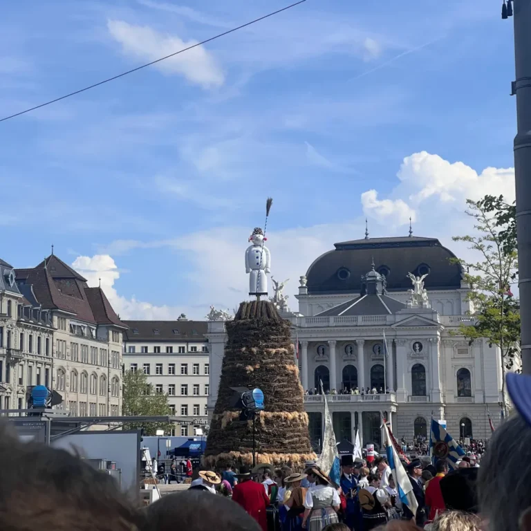 蘇黎世年度「火燒雪人」祭典——Sechseläuten 